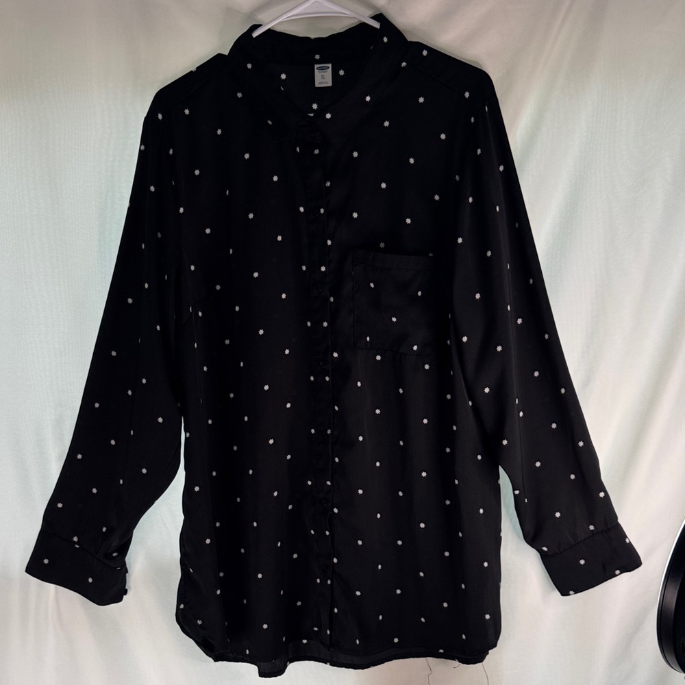 Old Navy Black and White Polka Dot Women’s Shirt